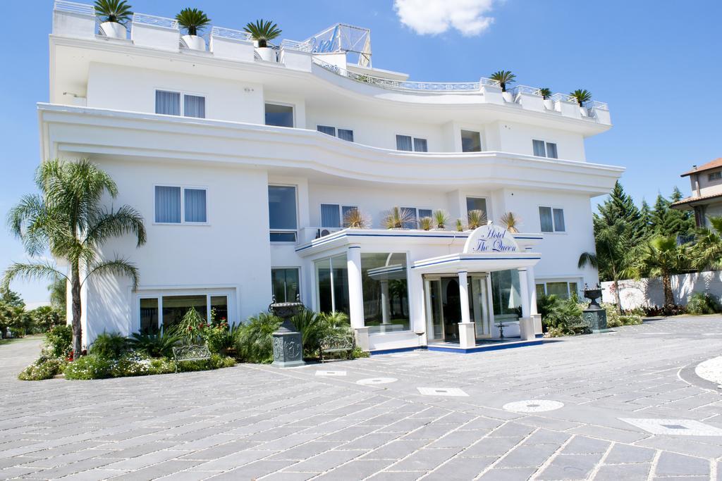 Hotel The Queen Pastorano Extérieur photo